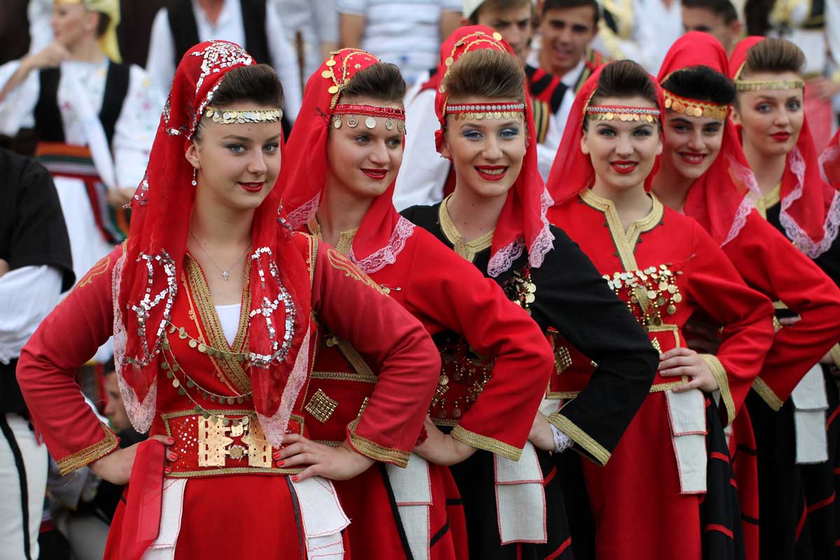 Trajes folclóricos albaneses. Las tradiciones y la cultura, mucho que ver en Albania